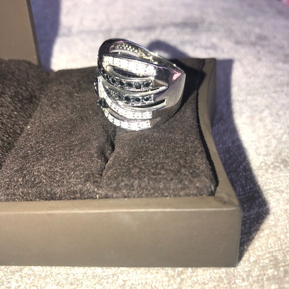 Set of high end costume jewelry rings - Picture 5 of 11